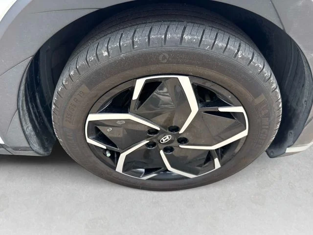 Used 2024 White Hyundai SEL image 10