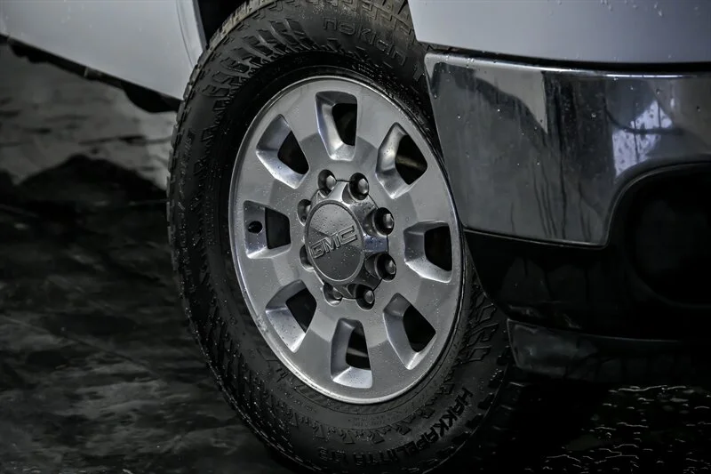 Used 2013 Summit White GMC SLE image 3