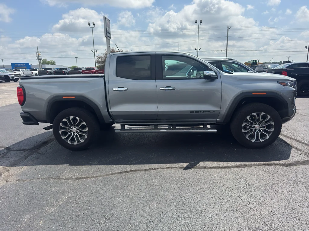 Used 2025 Sterling Metallic GMC 4WD Denali image 5