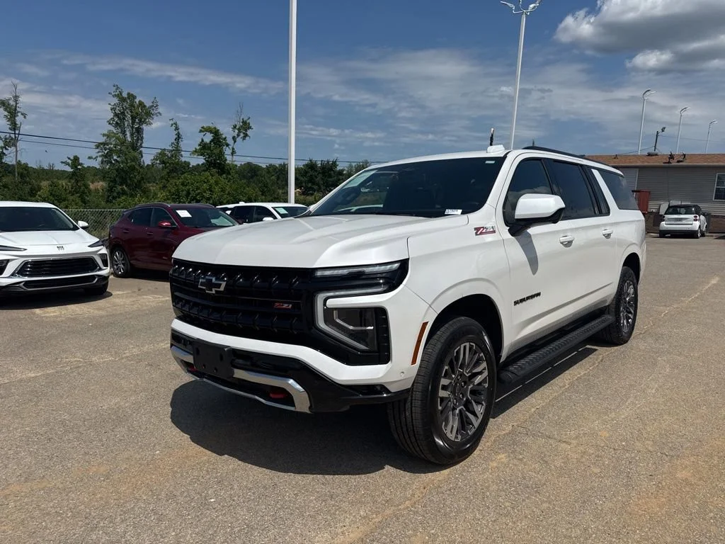 White (Iridescent Pearl Tricoat) 2025 Chevrolet Suburban Z71 4WD SUV / Crossover Four-Wheel Drive