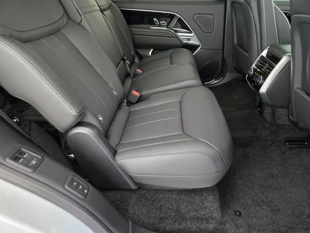 2026 Land Rover Range Rover SE - Photo 17