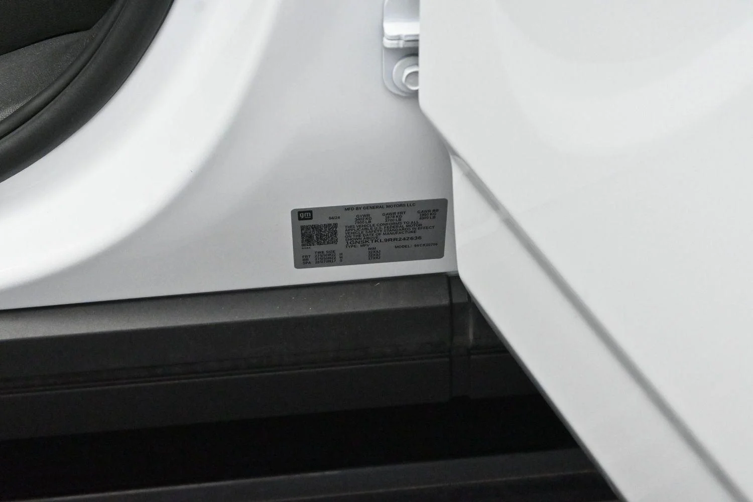 Used 2024 Summit White Chevrolet High Country image 45