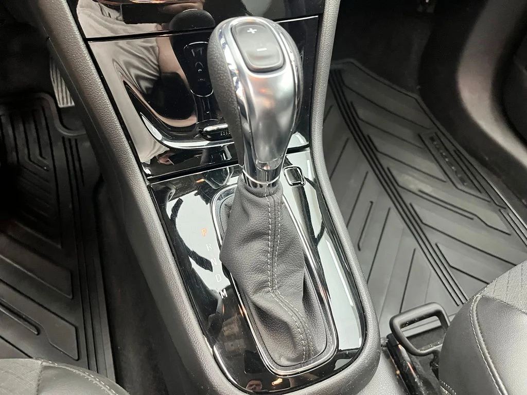 Used 2022 White Buick Preferred image 28