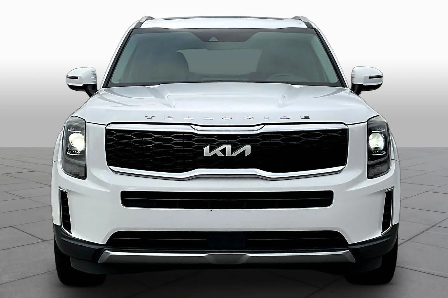 Used 2022 Glacial White Pearl Kia S image 4