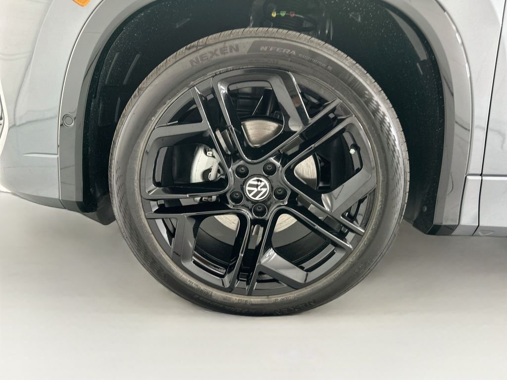 New 2026 Platinum Gray Metallic Volkswagen SE R-Line Black image 28