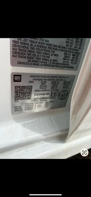 Used 2025 White GMC SLT image 2