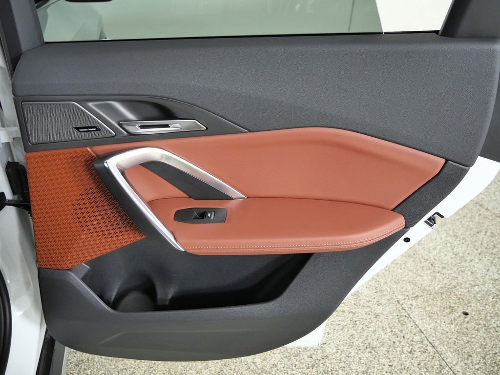 New 2026 Mineral White Metallic BMW xDrive28i image 23