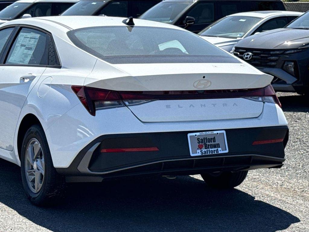 New 2026 White Hyundai SE image 9