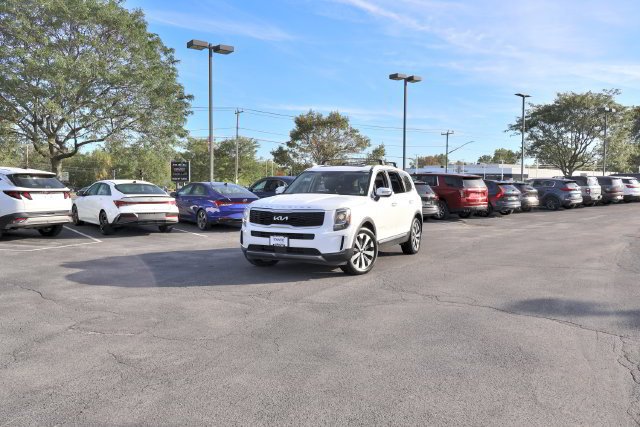 Used 2022 White Kia S image 10