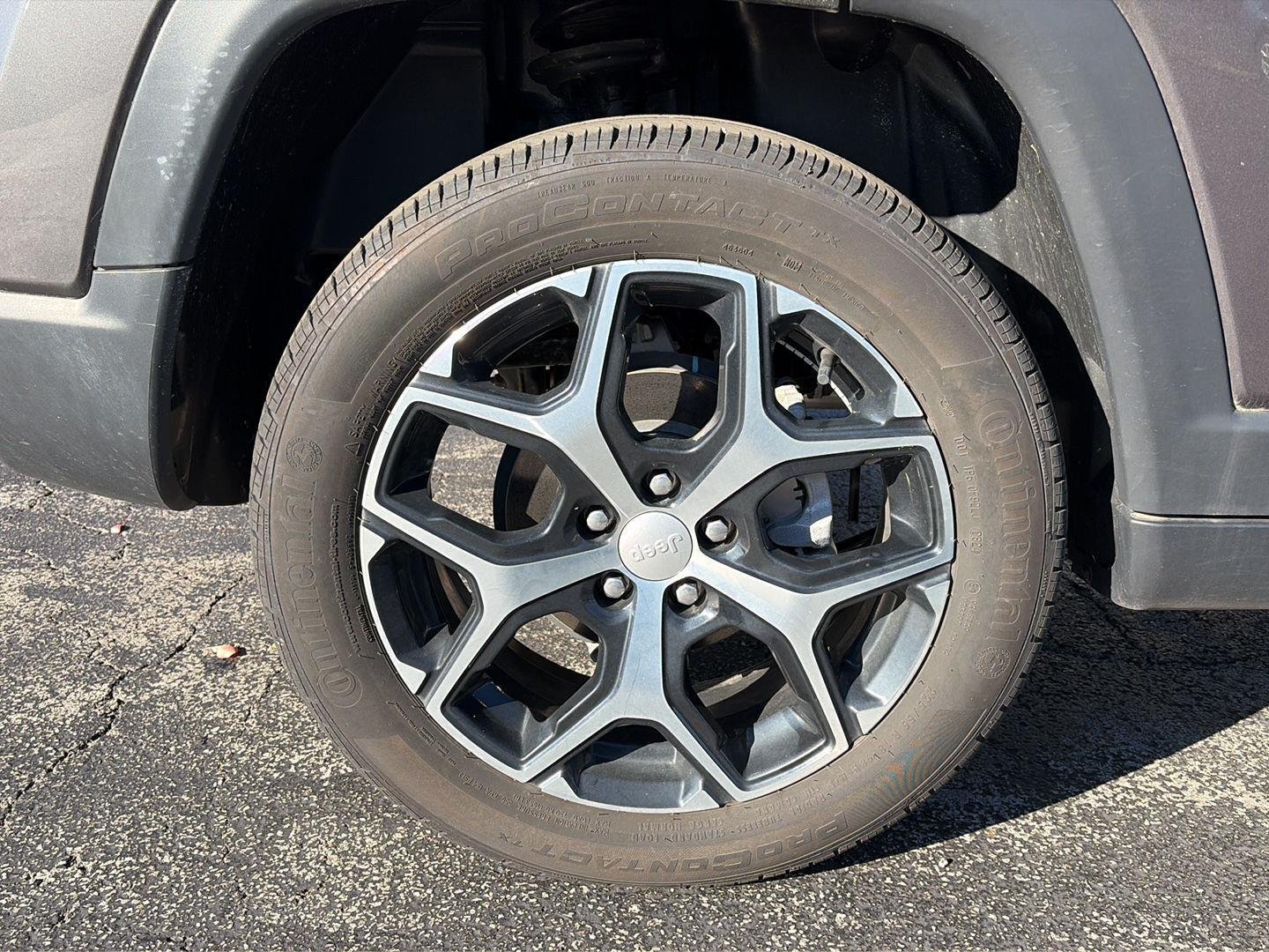 Used 2024 Baltic Gray Metallic Clearcoat Jeep Limited image 8