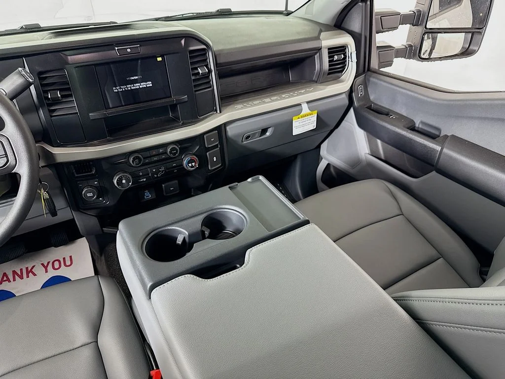 2025 Ford F-350 Super Duty Chassis Cab XL - Photo 22