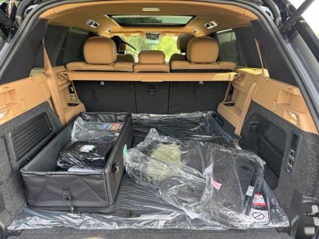 New 2026 Eiger Grey Land Rover SE LWB 7-SEAT image 10