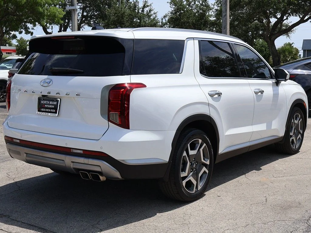 Used 2024 White Hyundai SEL image 11