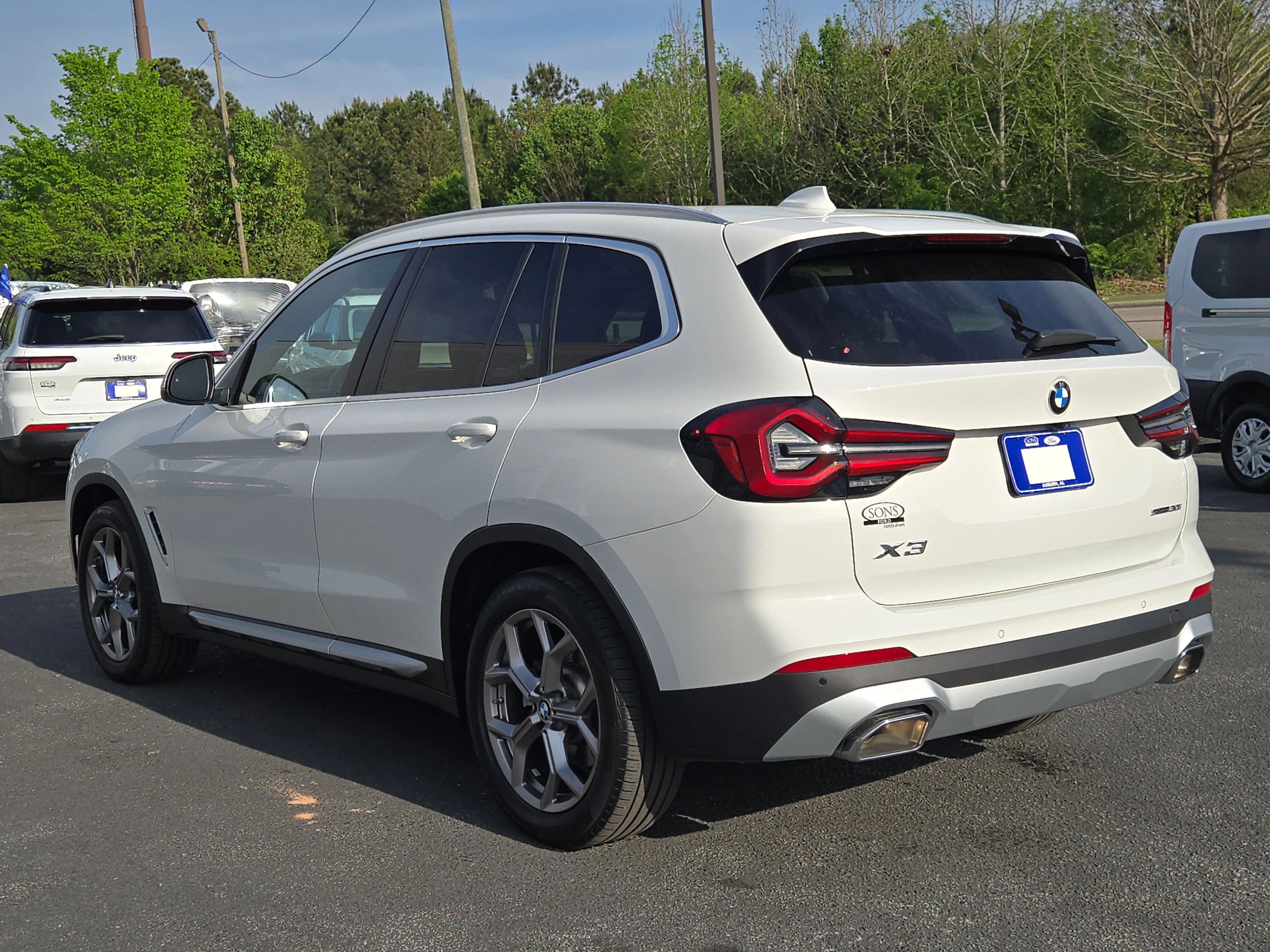 Used 2023 Alpine White BMW sDrive30i image 9