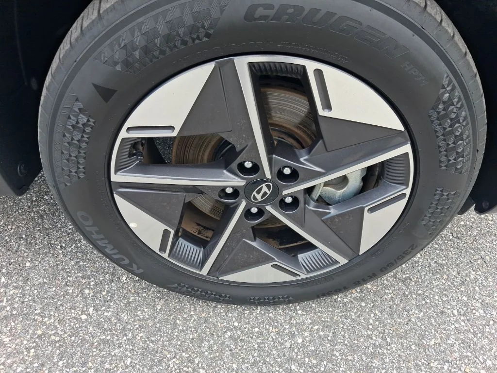 Used 2025 White Hyundai SEL image 14