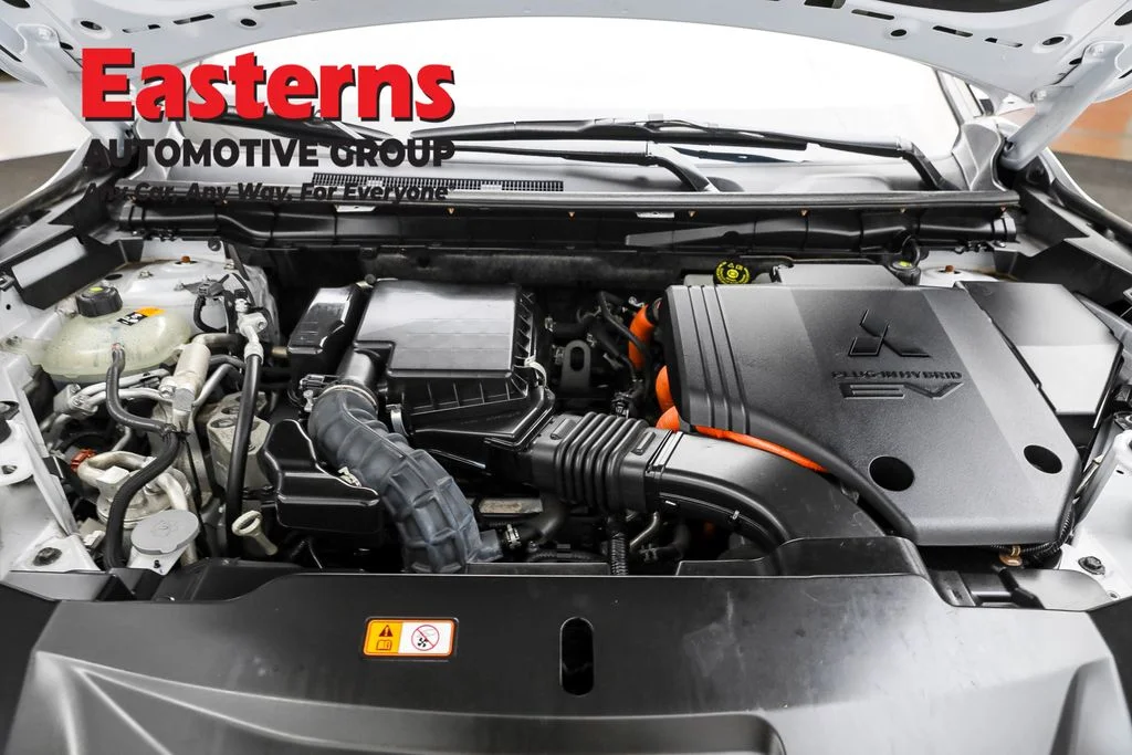 Used 2023 White Mitsubishi SE image 7