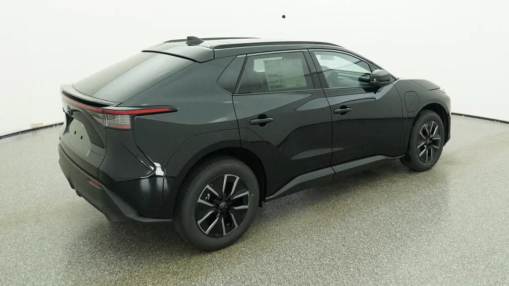 New 2026 Midnight Black Metallic Toyota XLE image 61