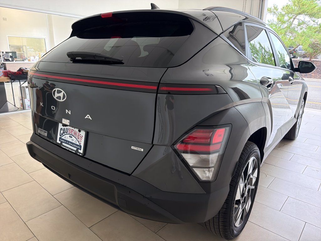 Used 2025 Gray Hyundai SEL image 34