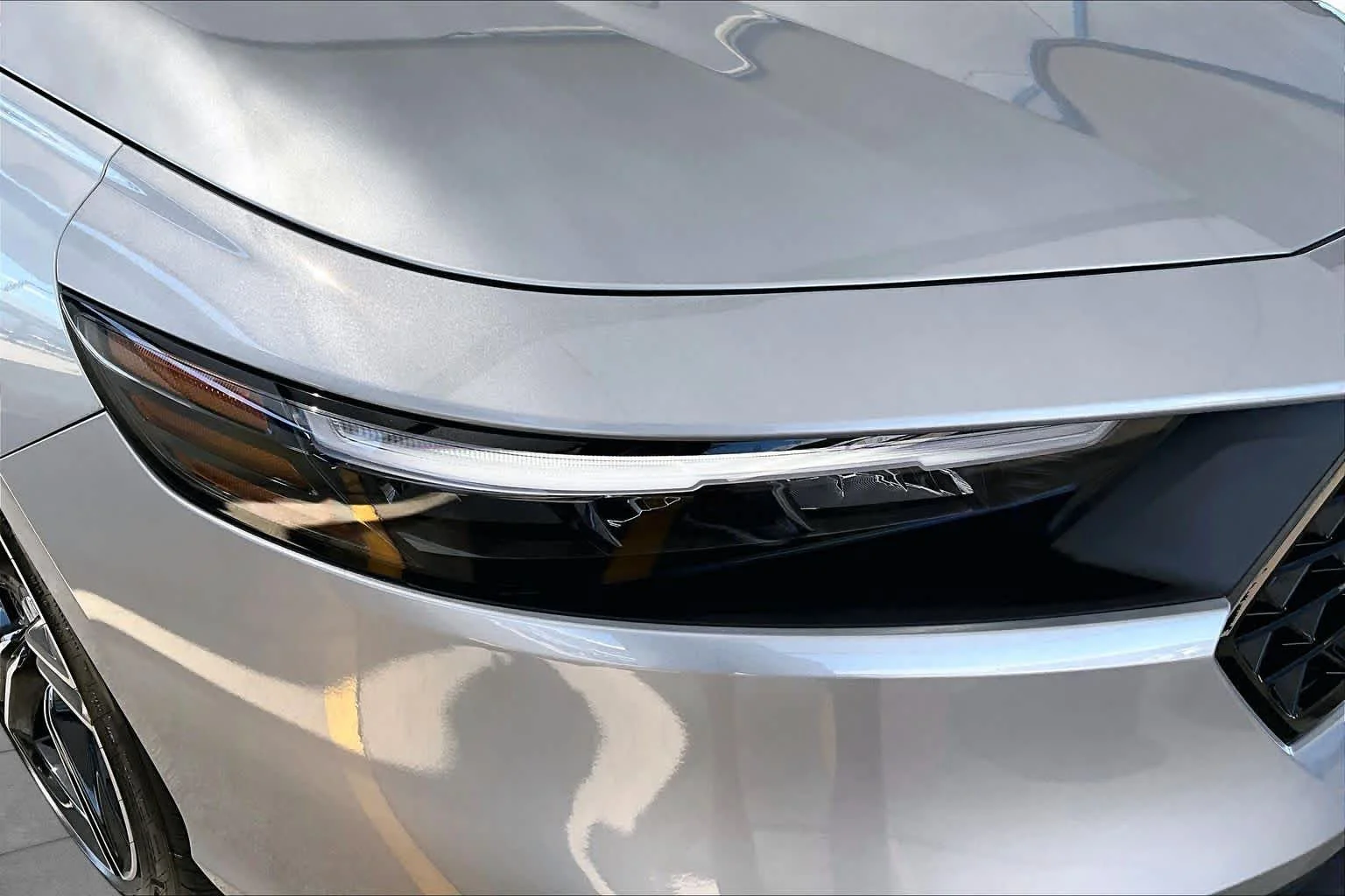 New 2026 Solar Silver Metallic Honda SE image 13
