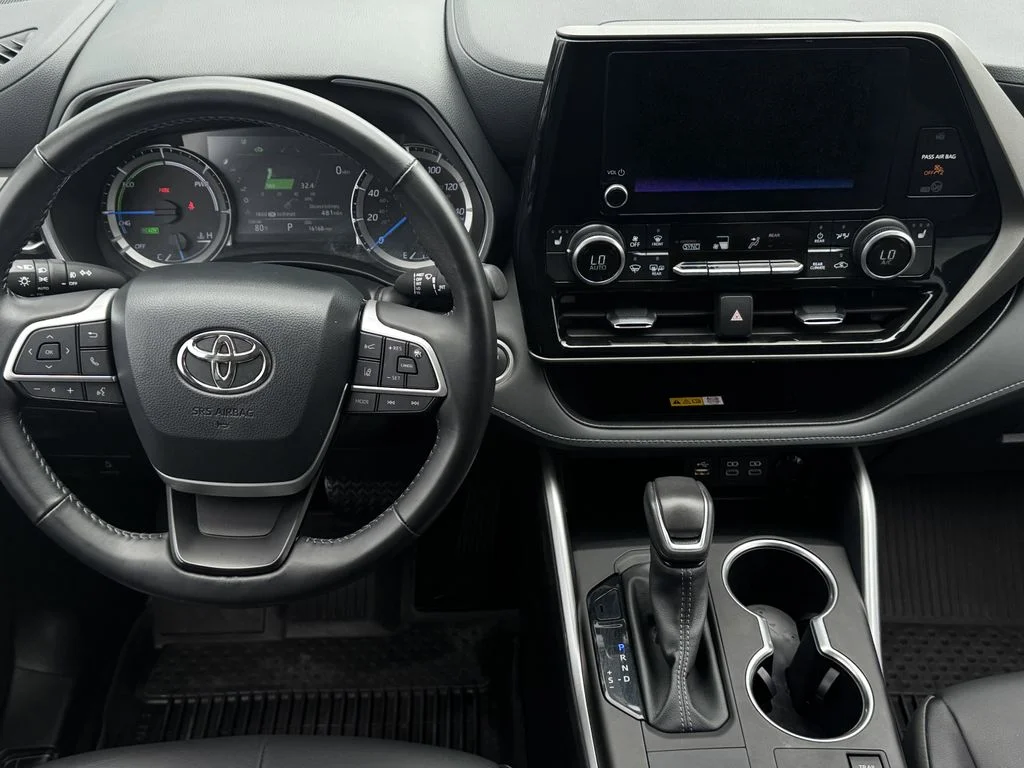 Used 2024 Silver Toyota XLE image 13