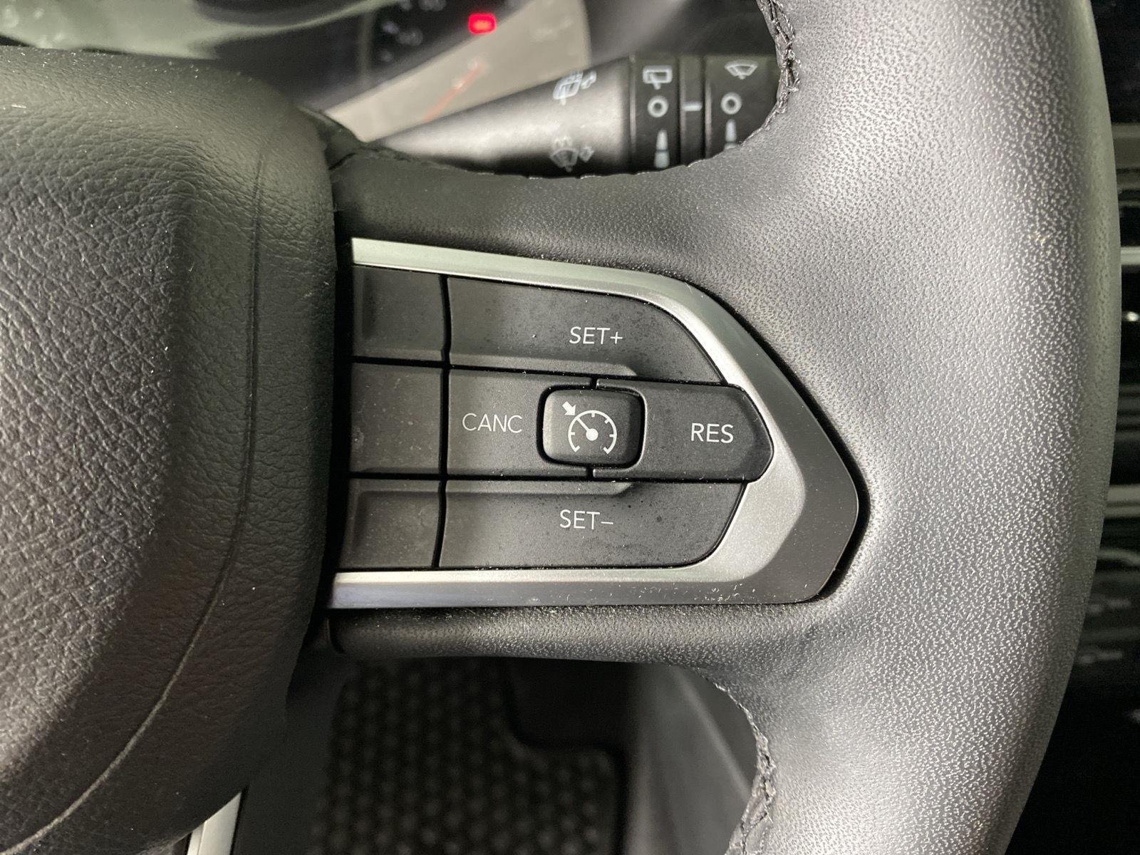 Used 2023 Granite Crystal Metallic Clearcoat Jeep Altitude image 18