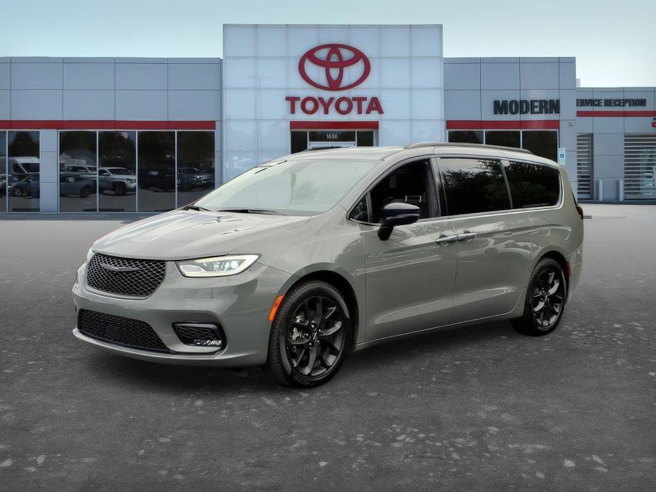 2025 Chrysler Pacifica Limited's photo