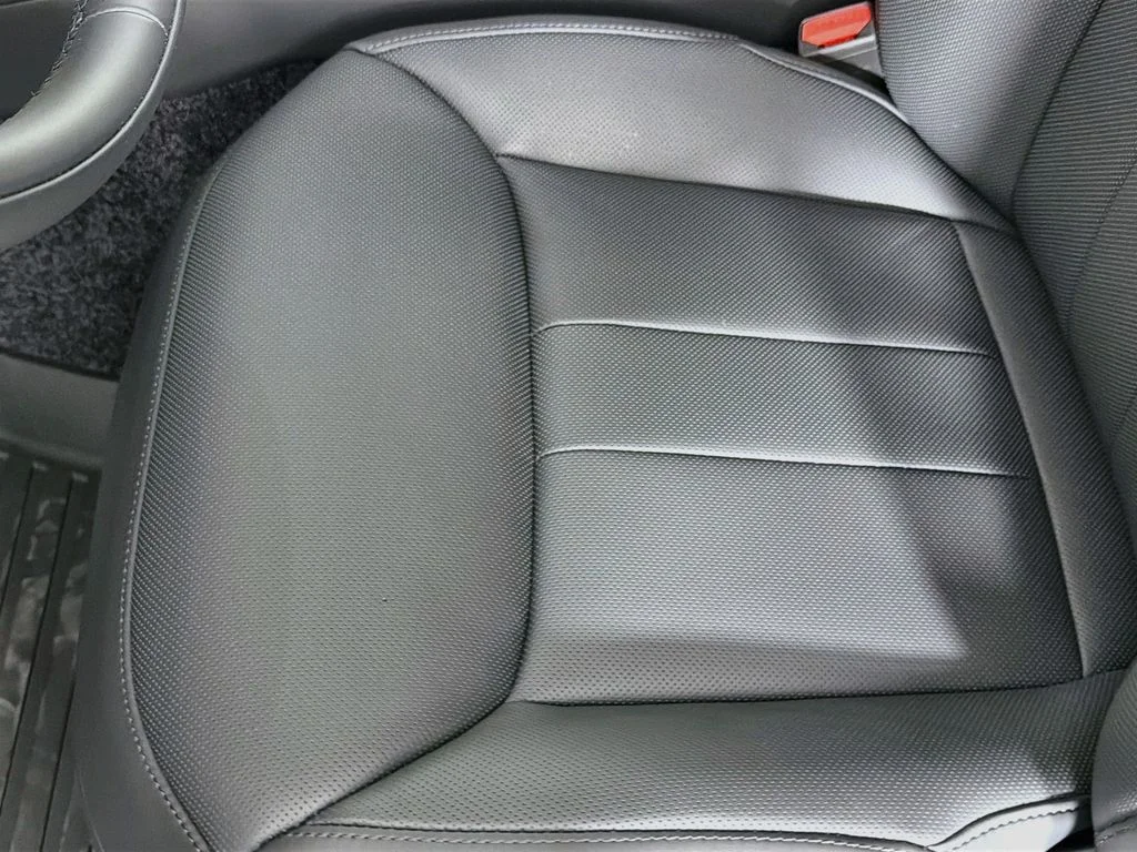 New 2026 Santorini Black Land Rover SE 7 Seats image 20