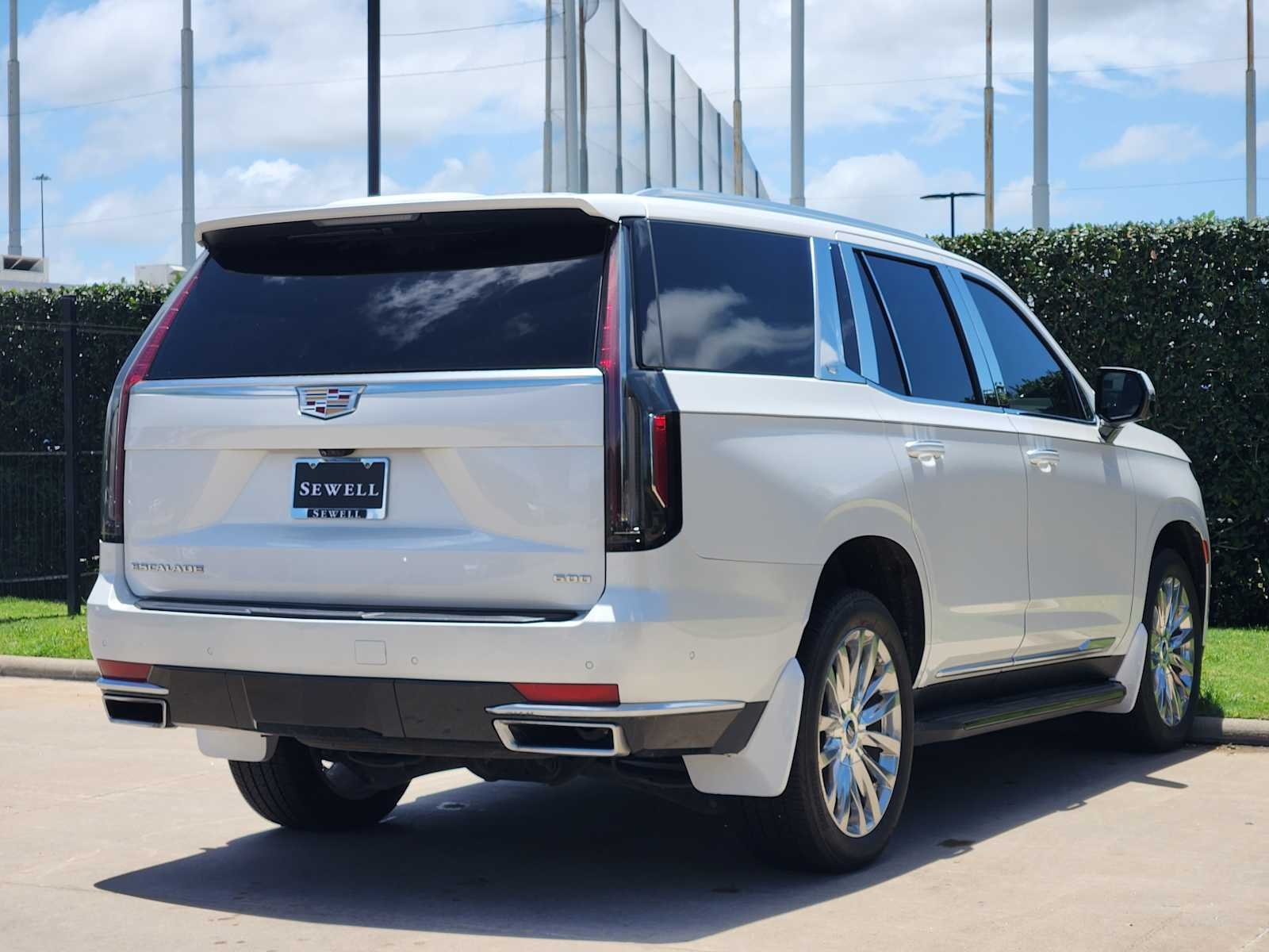 Used 2021 Crystal White Tricoat Cadillac Premium Luxury image 6