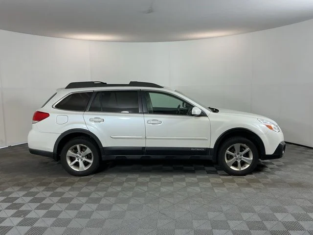 Used 2014 White Subaru 2.5i image 4