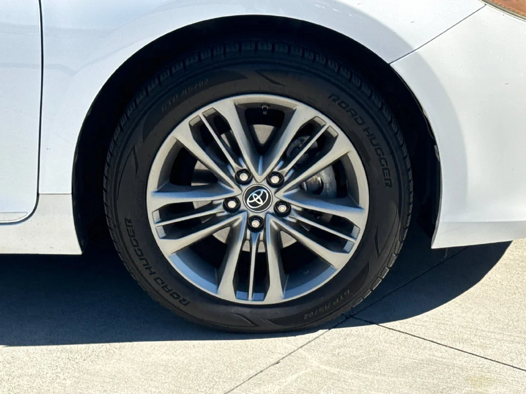 Used 2016 Super White Toyota SE image 11