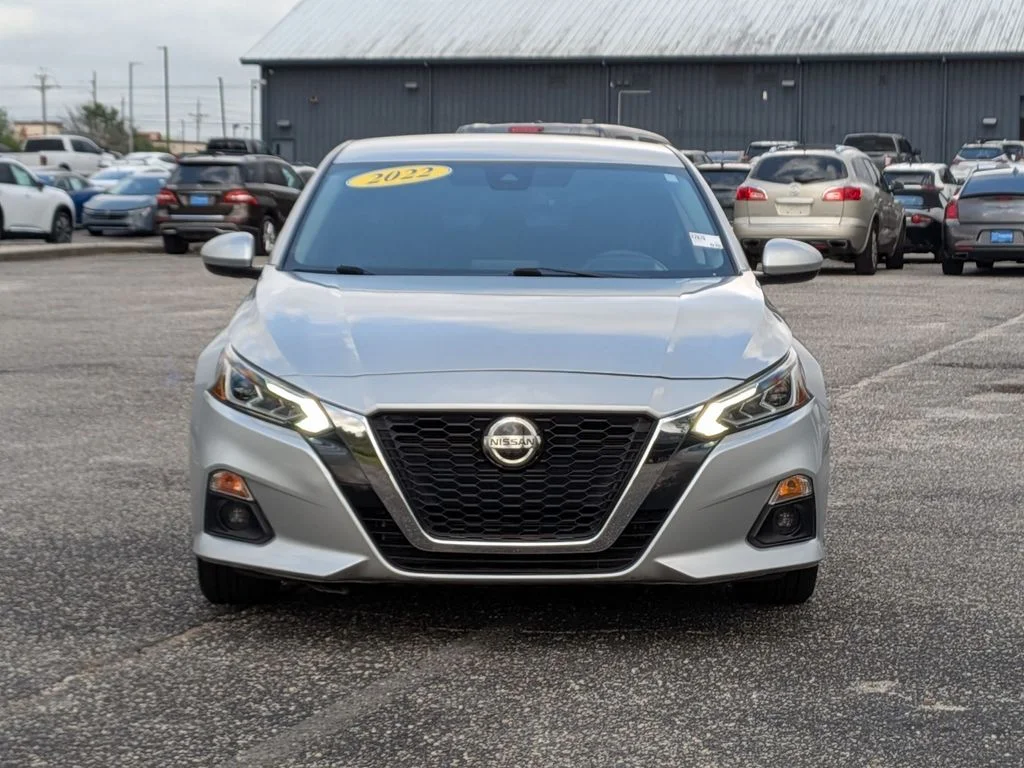 Used 2022 Silver Nissan 2.5 SV image 8