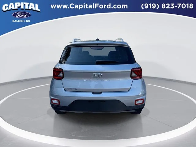 Used 2025 Silver Hyundai SEL image 7