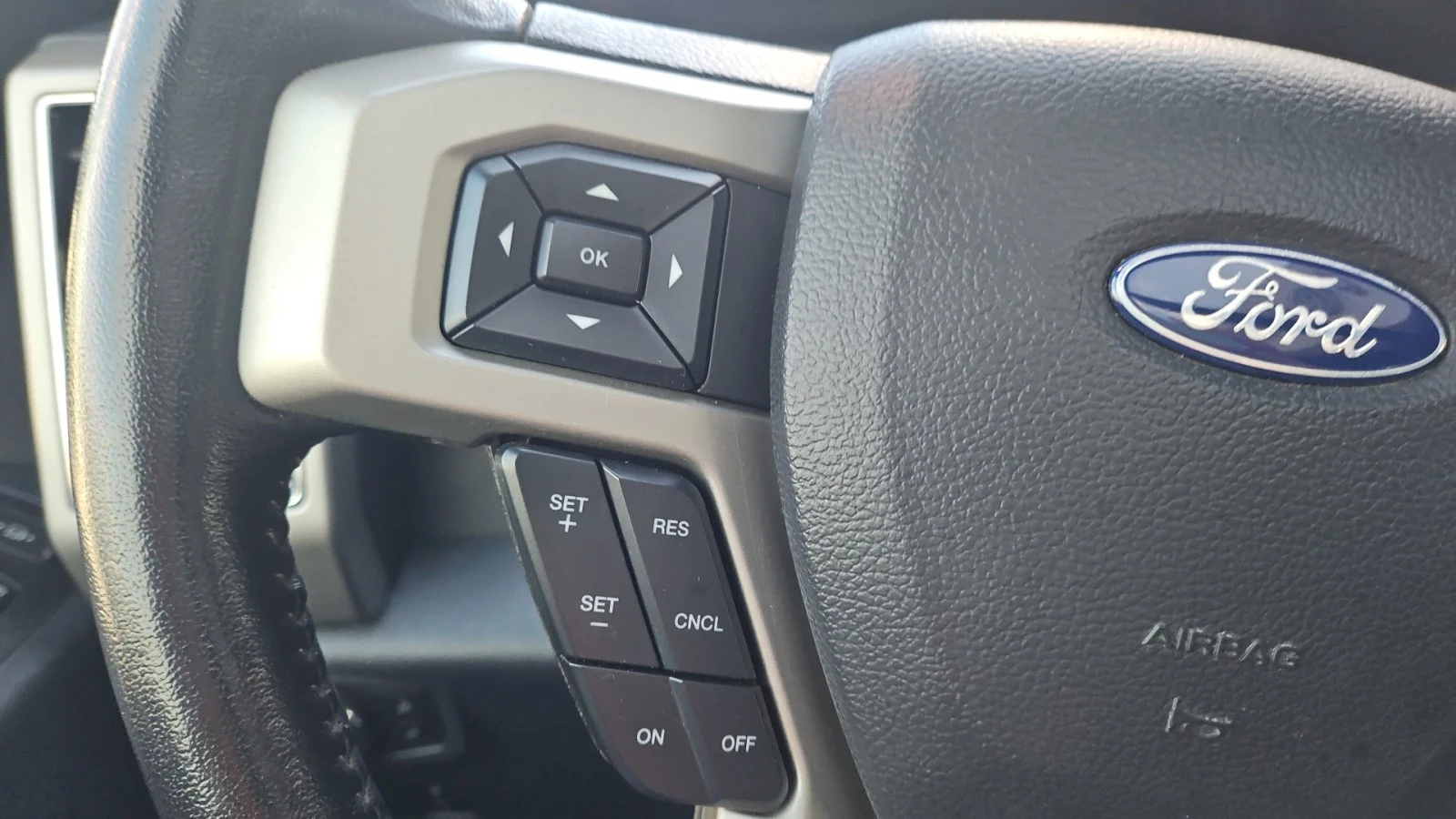 Used 2022 Star White Metallic Tri-Coat Ford Lariat 4WD image 17