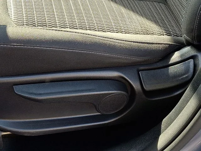 Used 2022 Silver Kia LX image 27