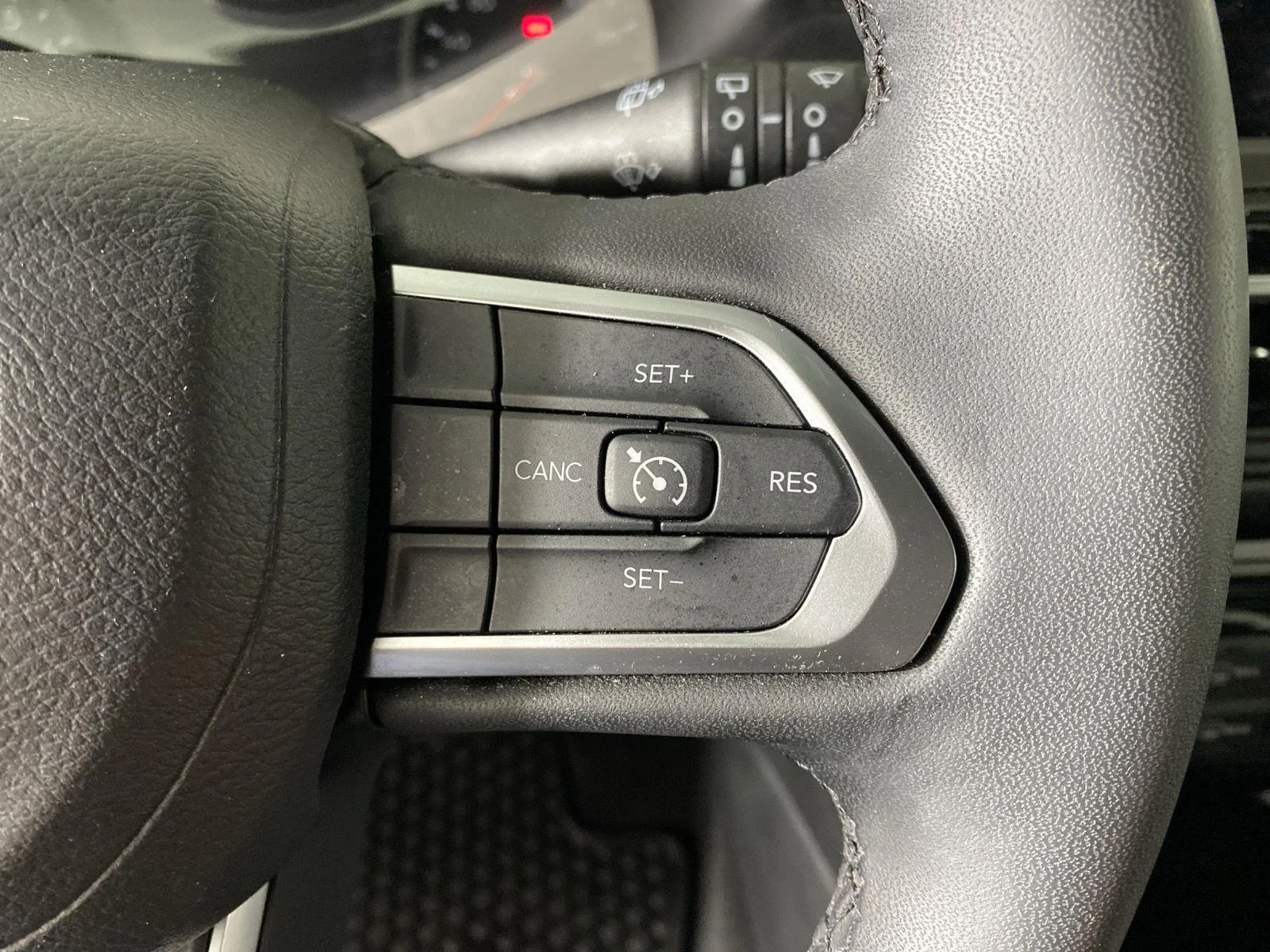 Used 2023 Granite Crystal Metallic Clearcoat Jeep Altitude image 18