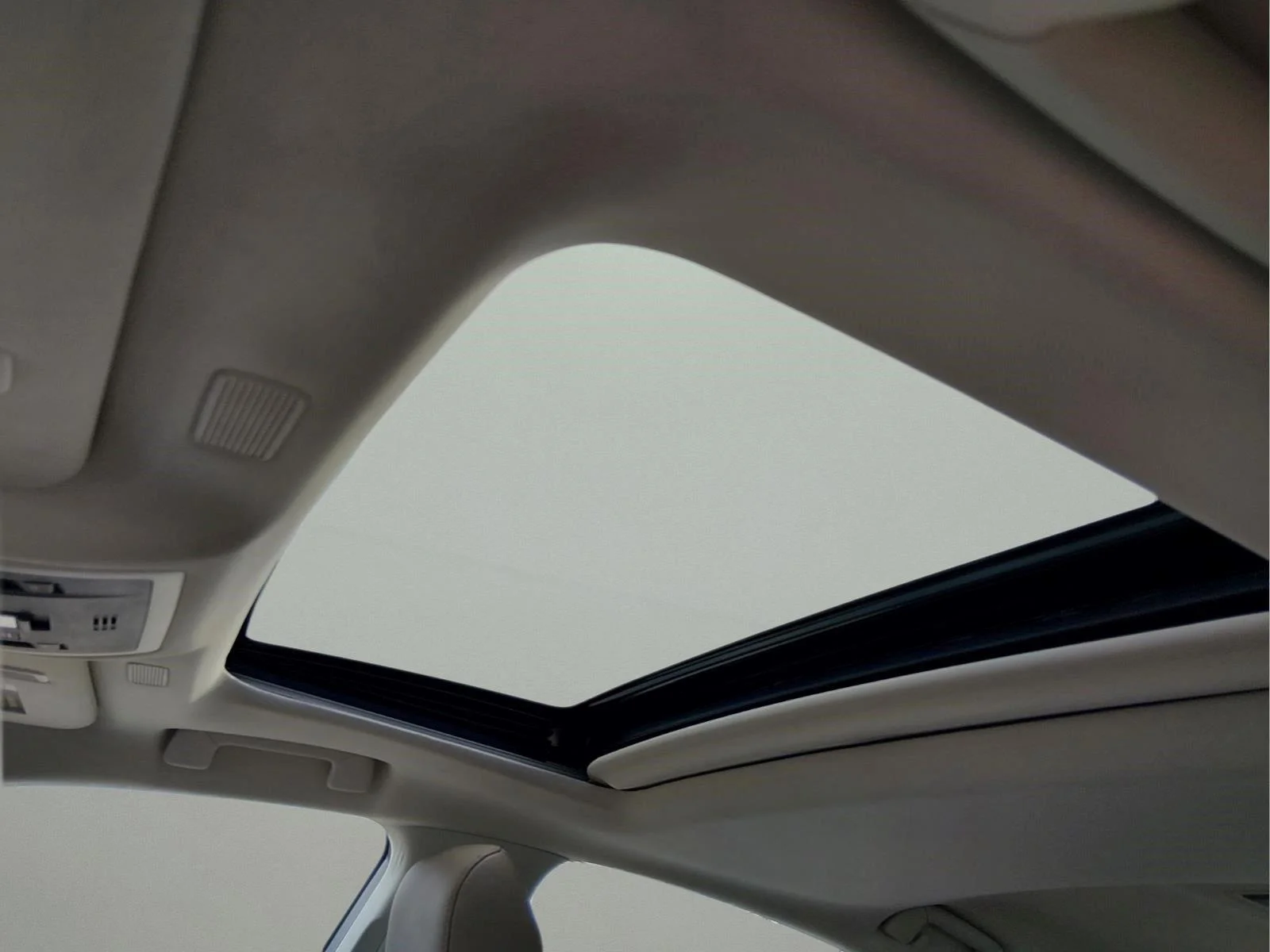 Used 2021 Silver Lining Metallic Lexus ES 300h image 17