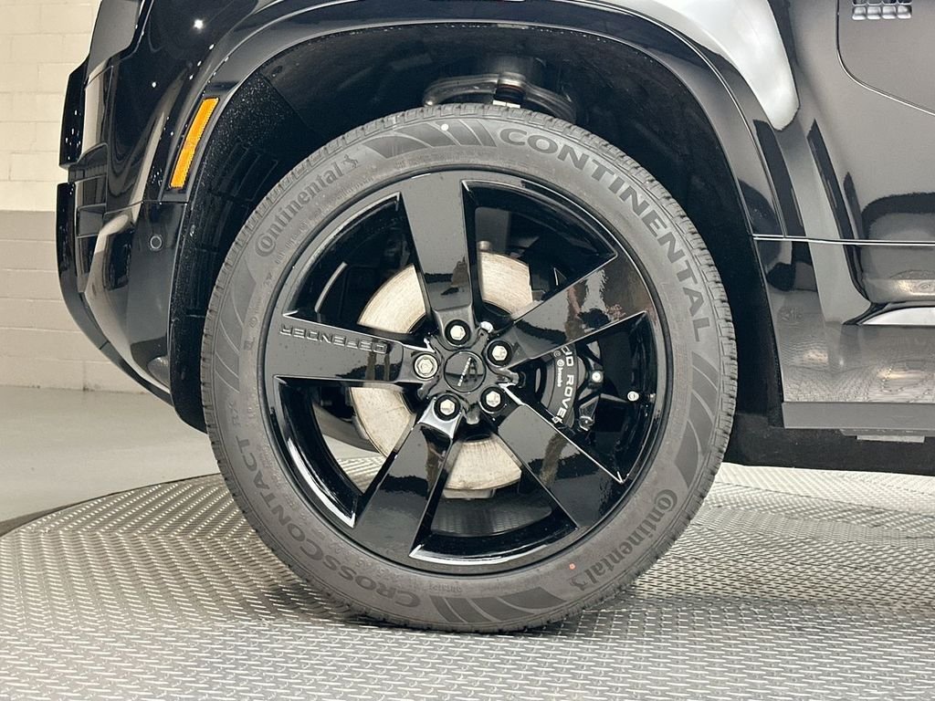 New 2026 Santorini Black Land Rover V8 image 13