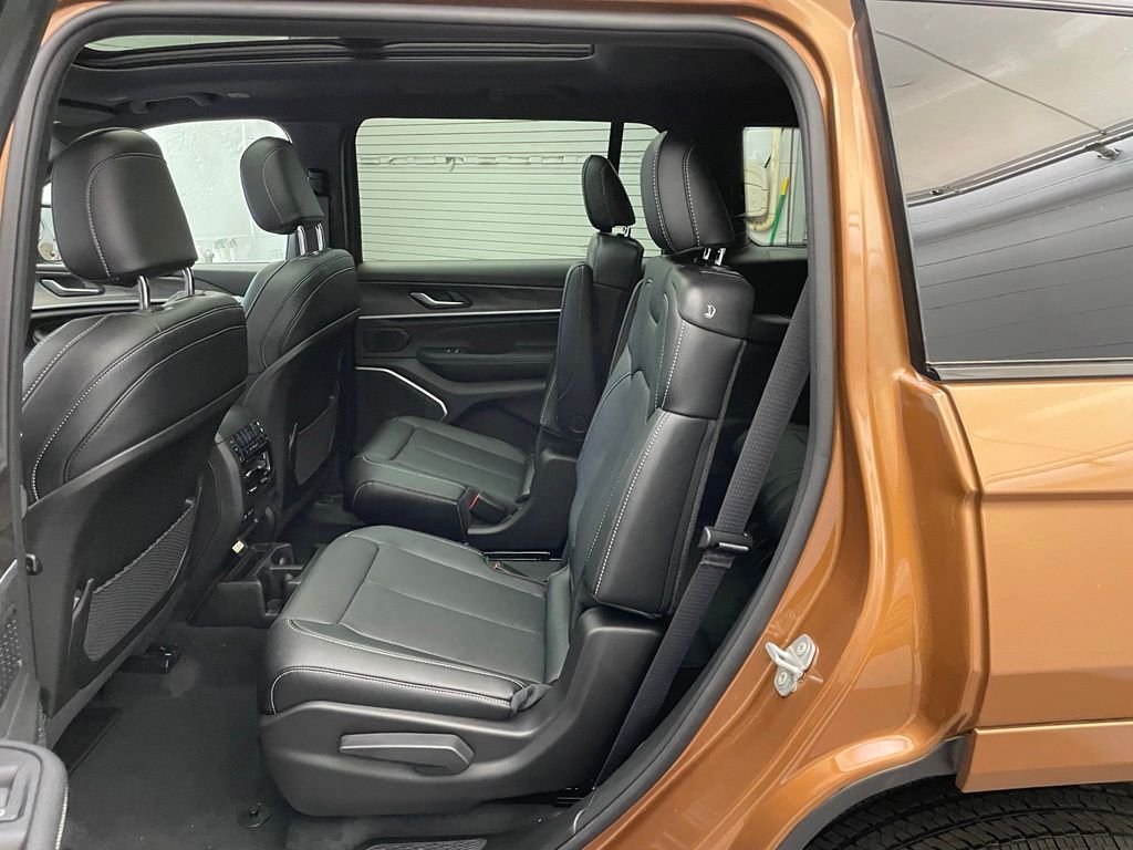 New 2026 Copper Shino Metallic Clear-Coat Exterior Paint Jeep Limited Reserve image 17