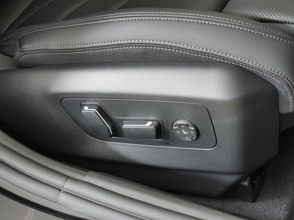 New 2027 Black Sapphire Metallic BMW 530i xDrive image 22