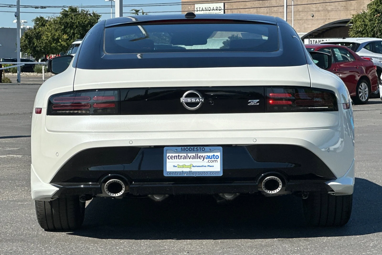 New 2026 Pearl White TriCoat / Super Black Two-tone Nissan Sport image 5