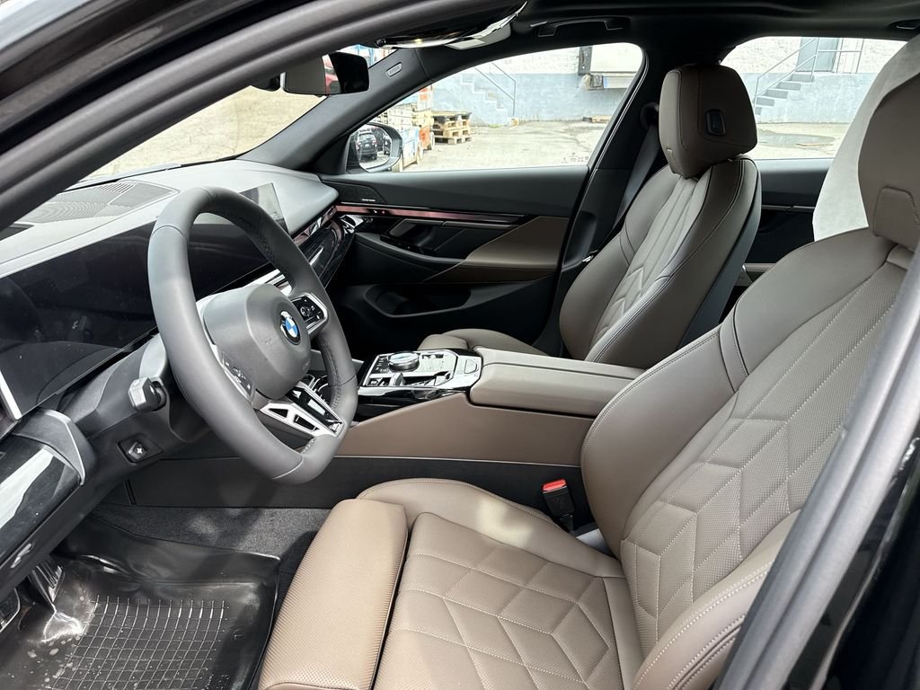 New 2027 Black BMW 530i xDrive image 11