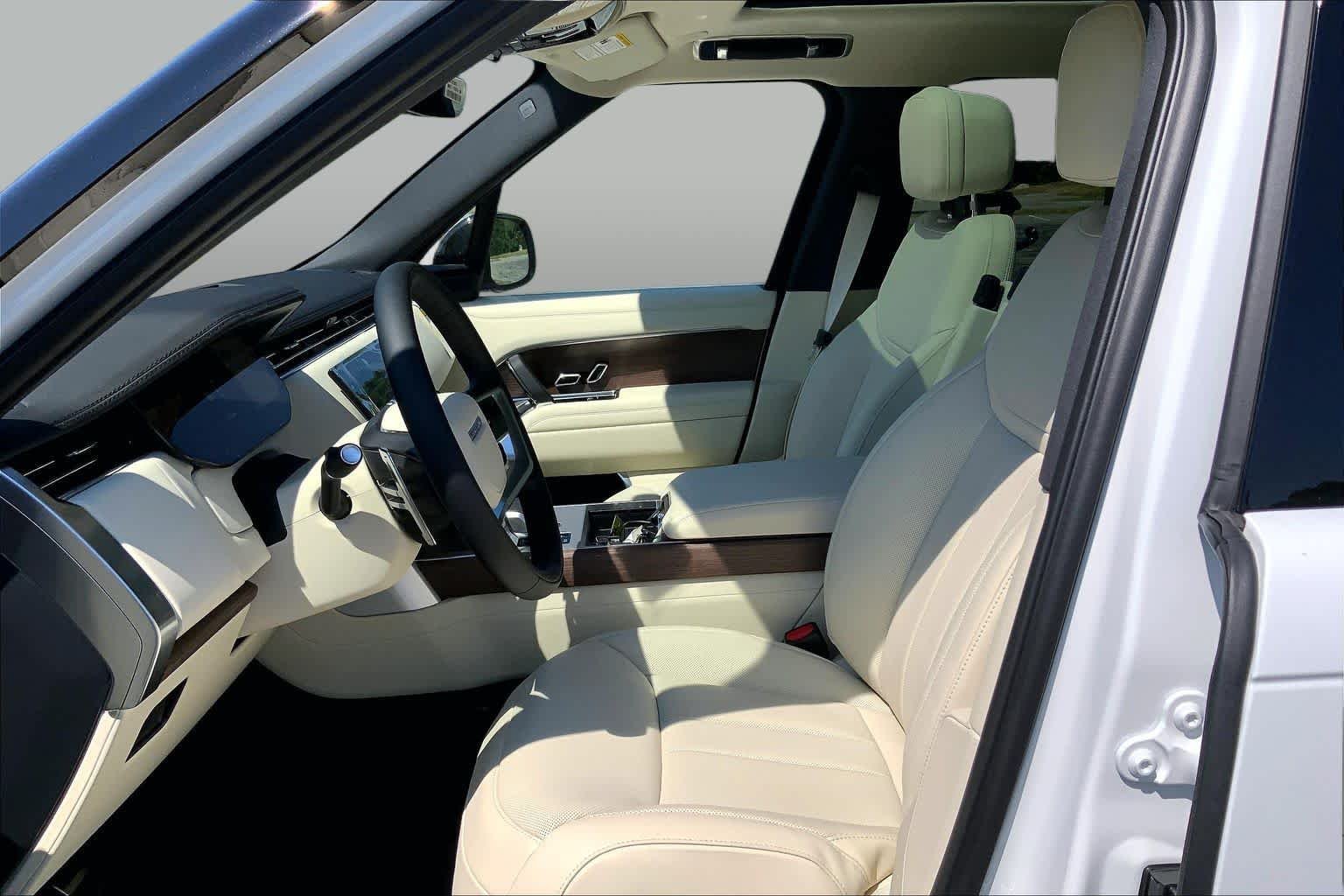 New 2026 Fuji White Land Rover SE image 12