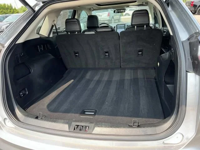 Used 2022 Silver Ford SEL image 10