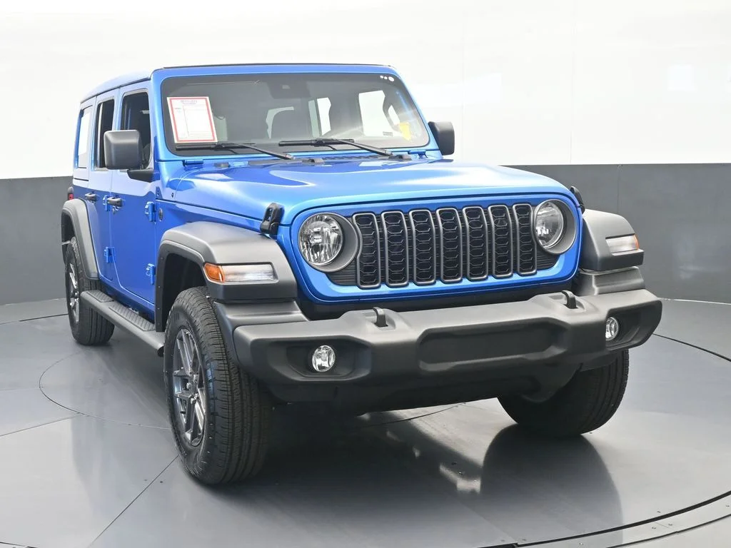 Used 2025 Hydro Blue Pearl Coat Jeep Sport S image 9