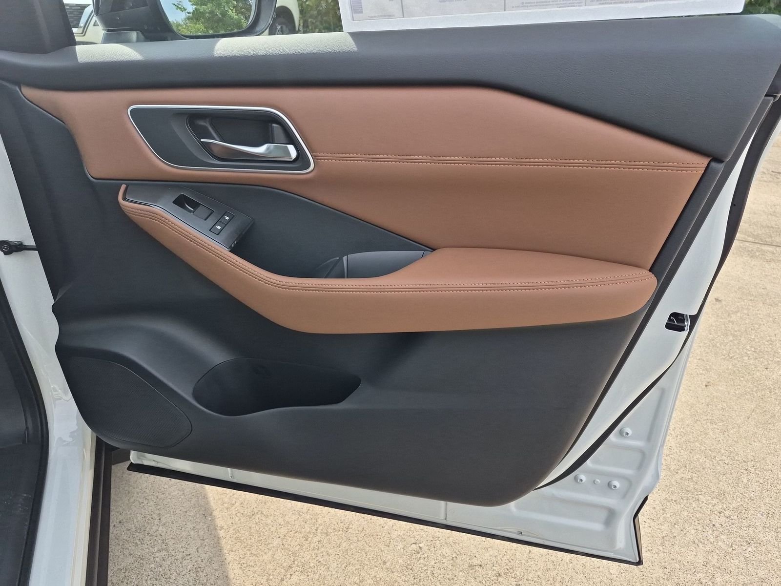 New 2026 Everest White Pearl TriCoat / Super Black Two-tone Nissan Platinum image 33