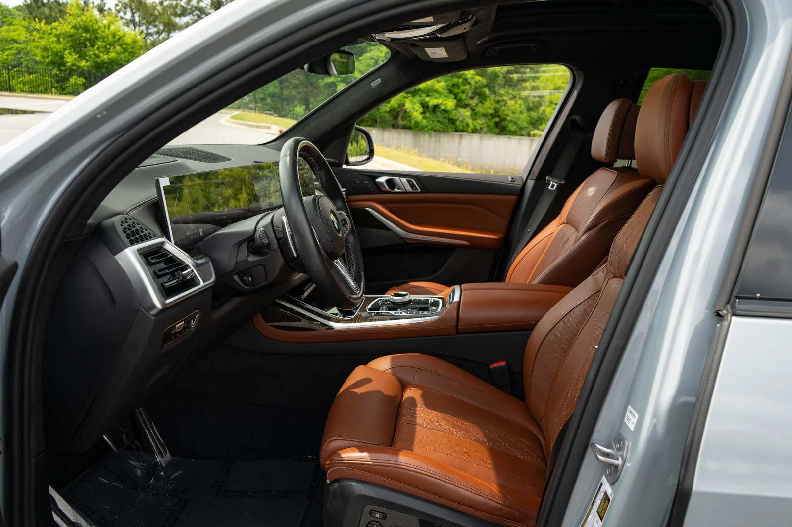 Used 2023 Gray BMW M60i image 26