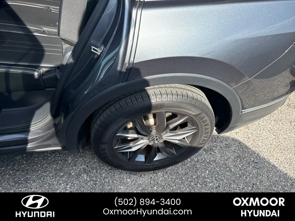 Used 2022 Platinum Gray Metallic Volkswagen SE image 3