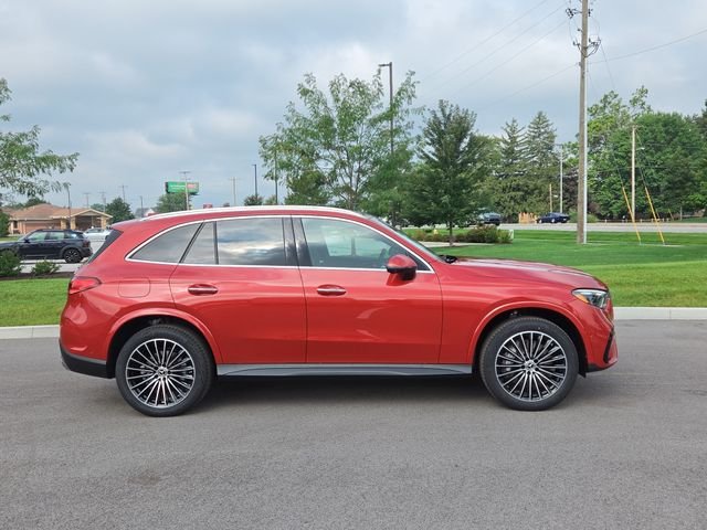 New 2027 MANUFAKTUR Patagonia Red Metallic Mercedes-Benz GLC300 image 2