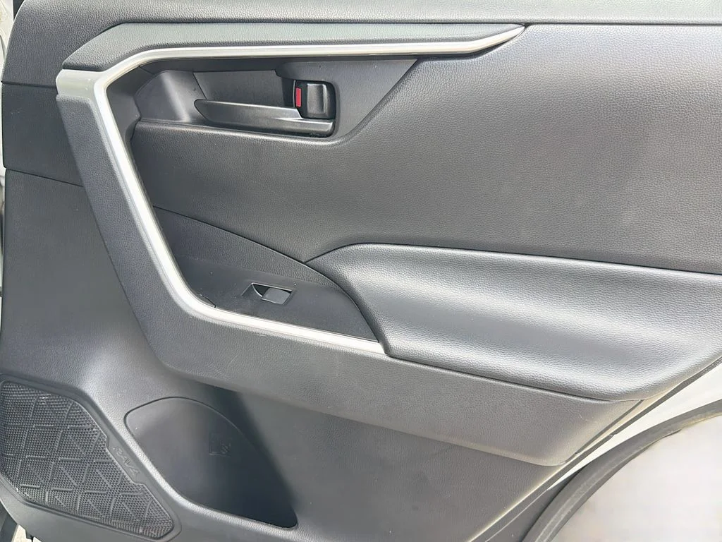 Used 2023 Ice Toyota LE image 17