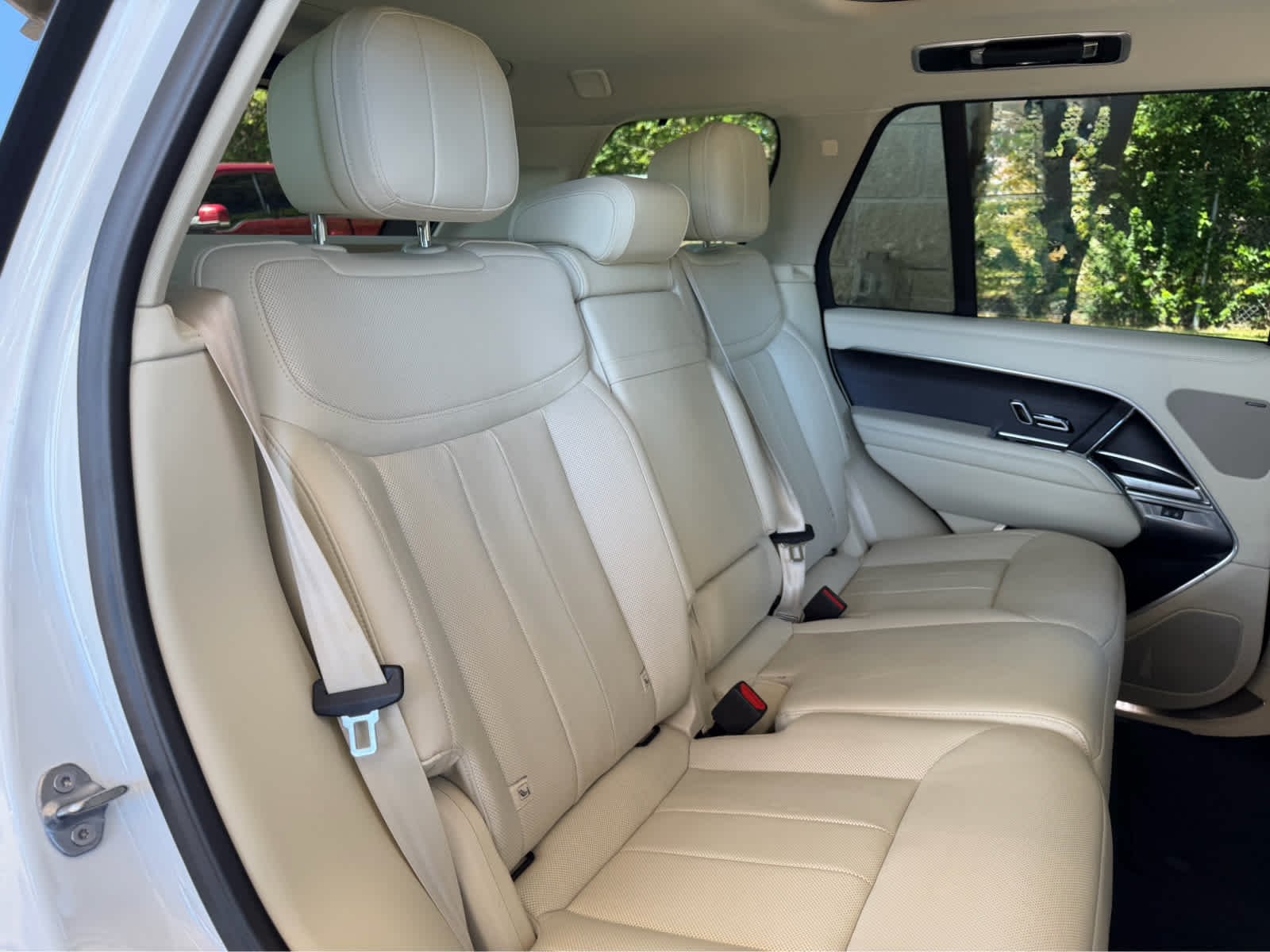 Certified Used 2023 WHT Land Rover SE image 14